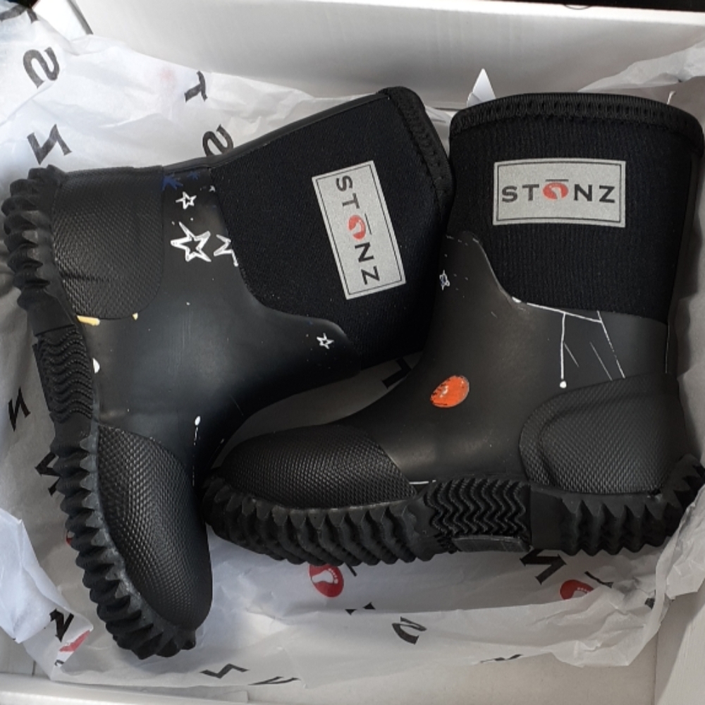 Stonz Galaxy glow in the dark rainboots NEW